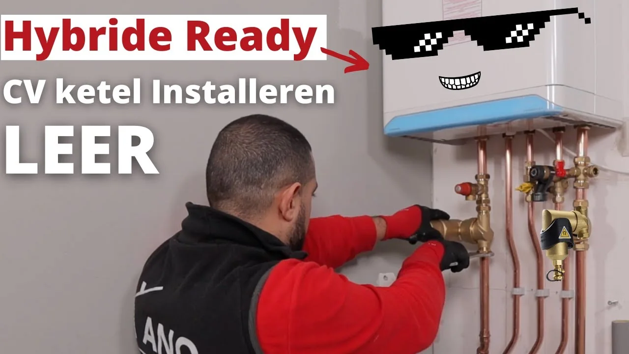 Anouar installeert leidingwerk onder een Intergas Xtreme