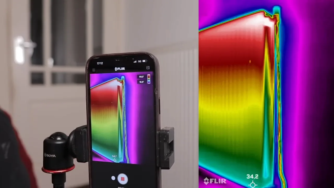 Telefoon met warmtebeeld naast het vergrote warmtebeeld van de radiator