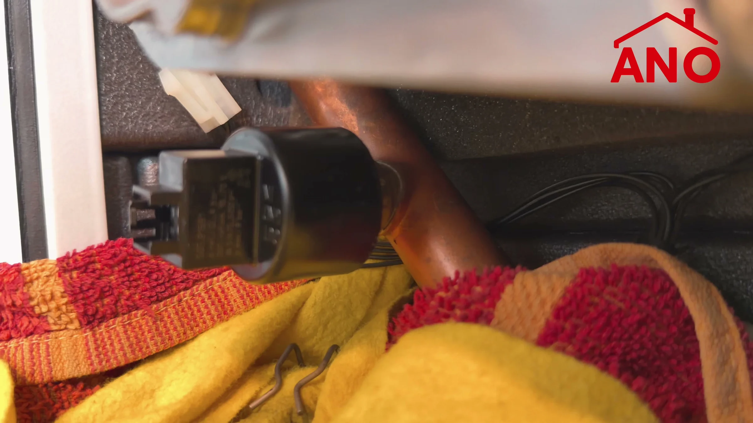 De gemonteerde druksensor in de Intergas-ketel
