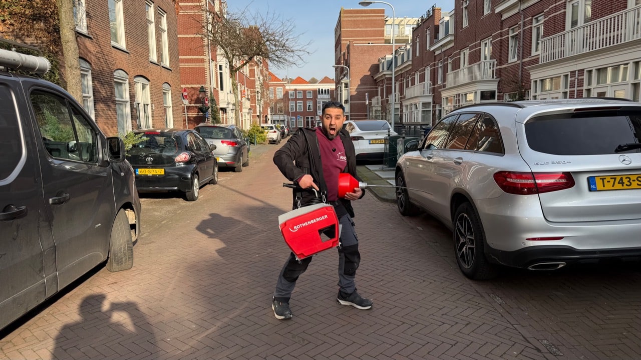 ANO onderweg met gereedschap in Den Haag